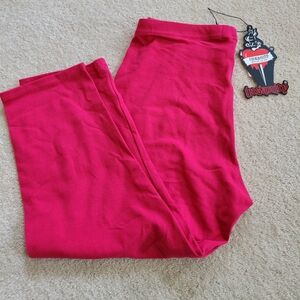 Insanity Raspberry Color Capris Leggings Sz Medium Large NWT S Measurements read